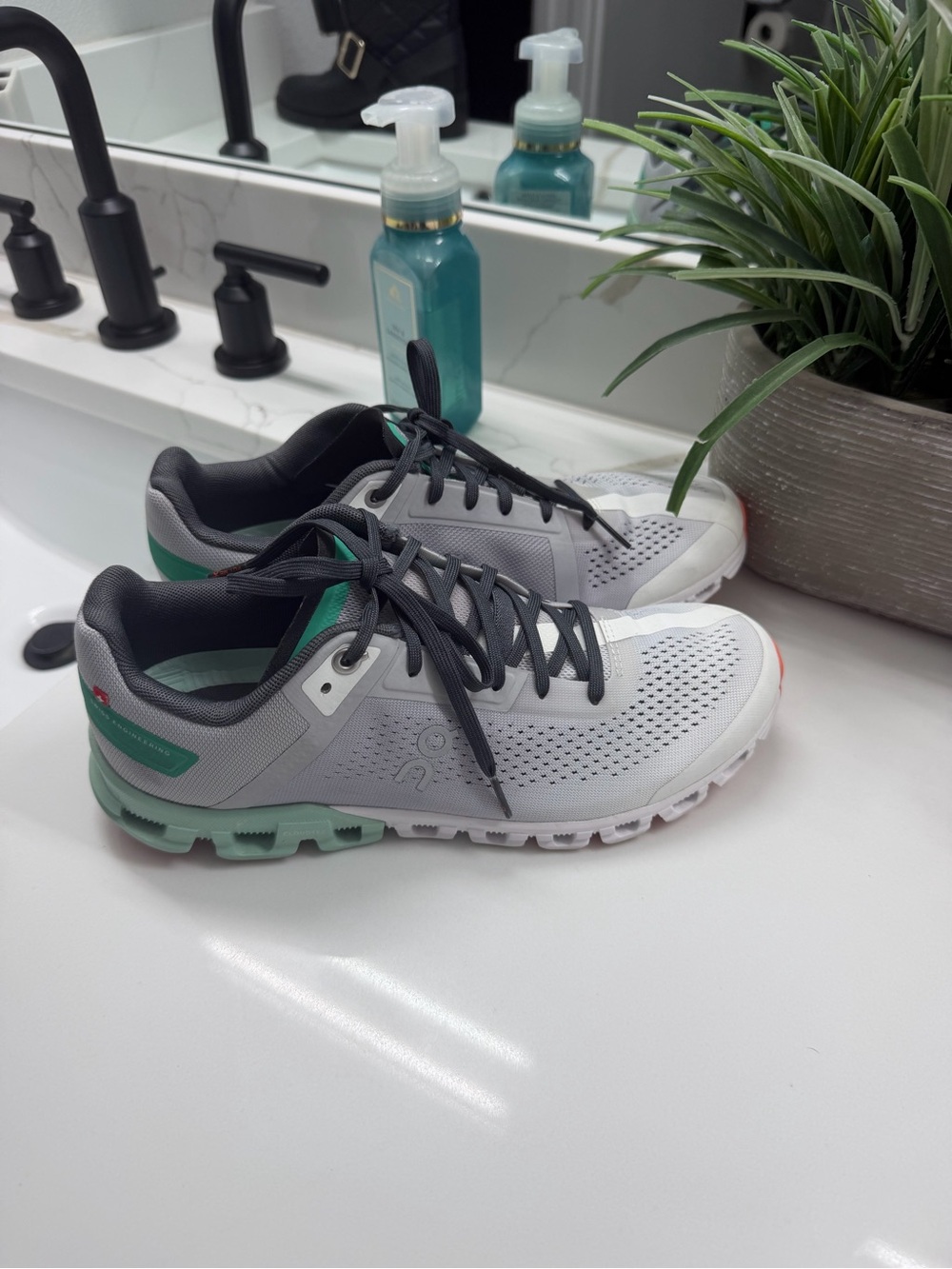 On Running Women’s Light Gray Sneakers with Mint Accents